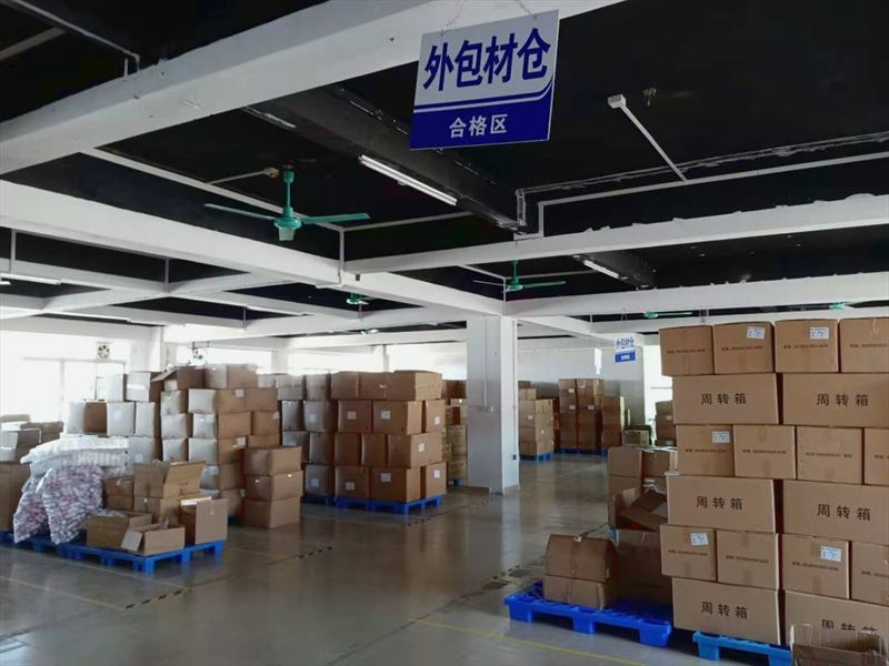 Packaging-materials warehouse with palletised cartons in the qualified-goods zone